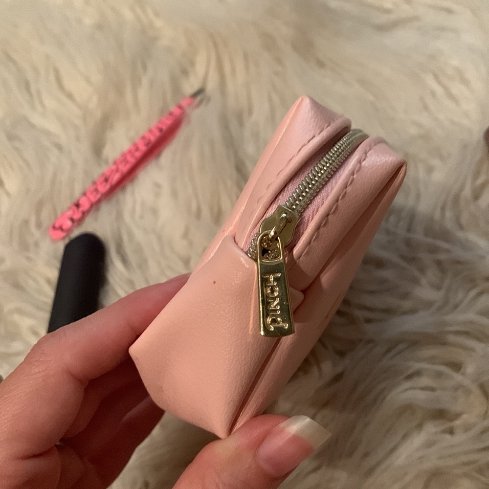 Makeup pouch - Picture 3 of 8